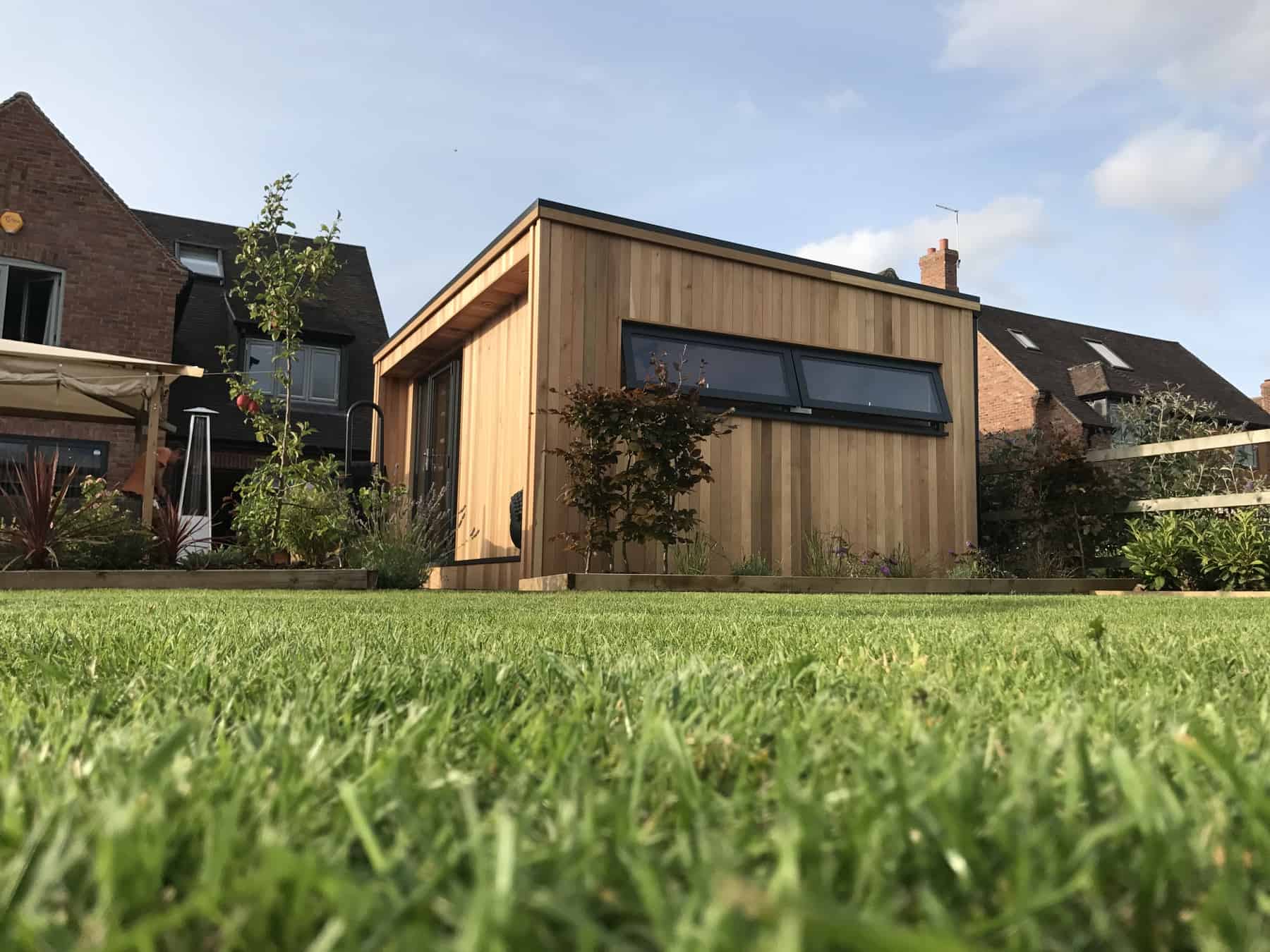 Concave garden building