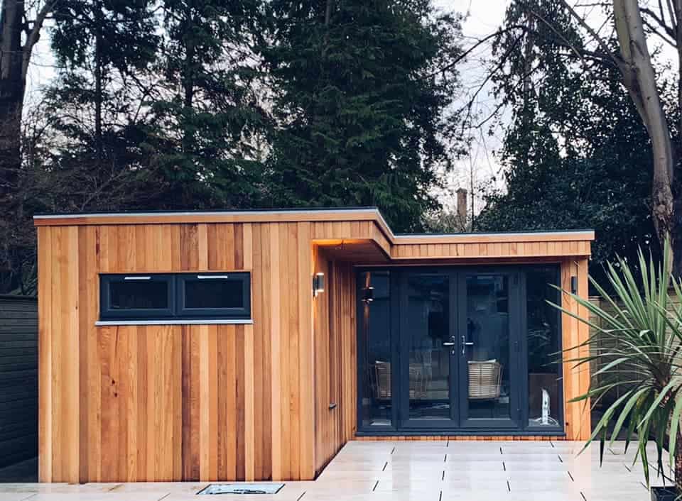 Garden Office With a Toilet and Kitchen
