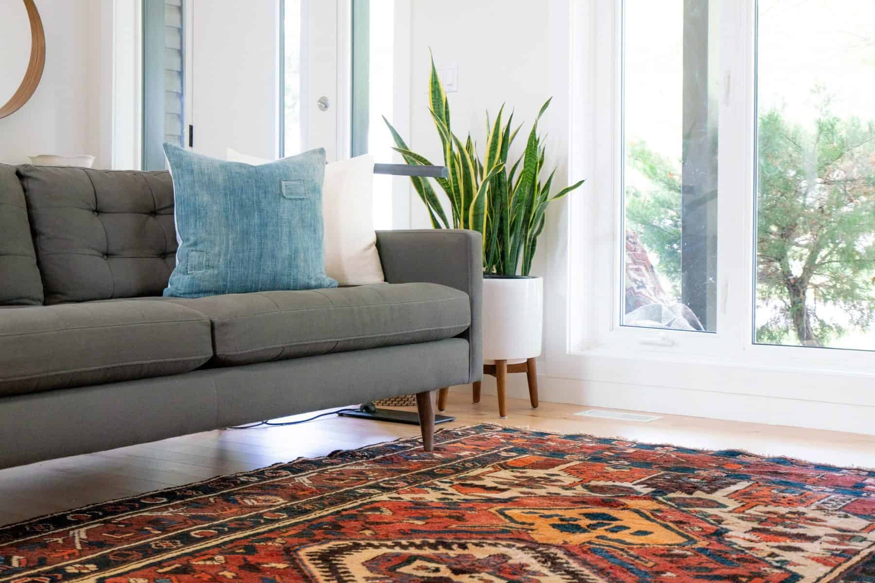 5 Great Flooring Ideas for Your New Garden Room - rug on laminate